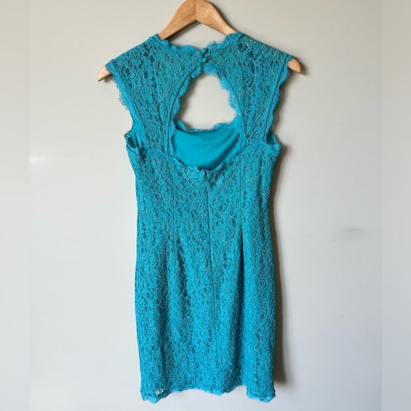 ADRIANNA PAPELL  LACE OVERLAY CUTOUT BACK
SHEATH TURQUOISE DRESS Size 4 - Picture 3 of 4